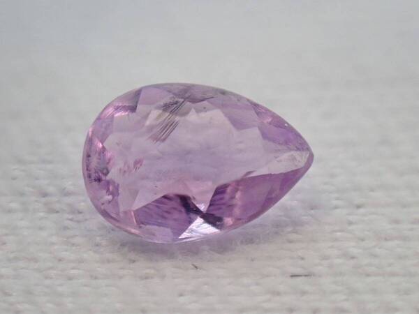 ハックマナイト ソーダライト 0.078ct 蛍光鉱物 薄桃色