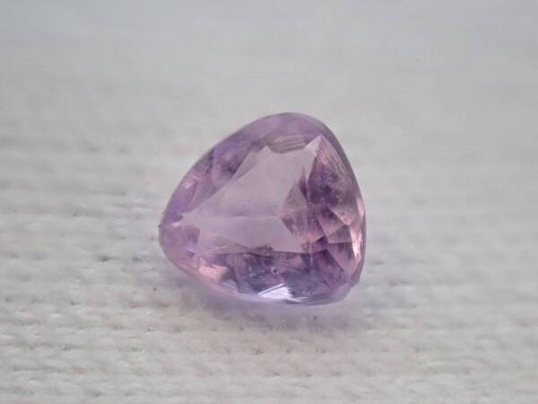 ハックマナイト ソーダライト 0.045ct 蛍光鉱物