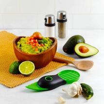 ◆キッチン用品 スライサー Kitchen 3 in 1 Fruit Vegetable Tools Avocado Slicer Pitter Splitter Slices_画像2