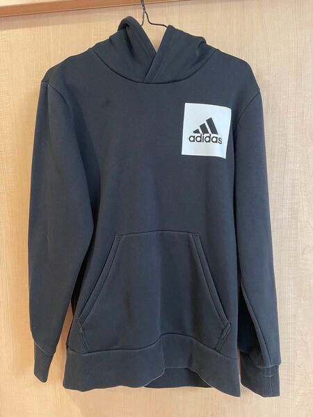 adidas パーカー kids Mサイズ