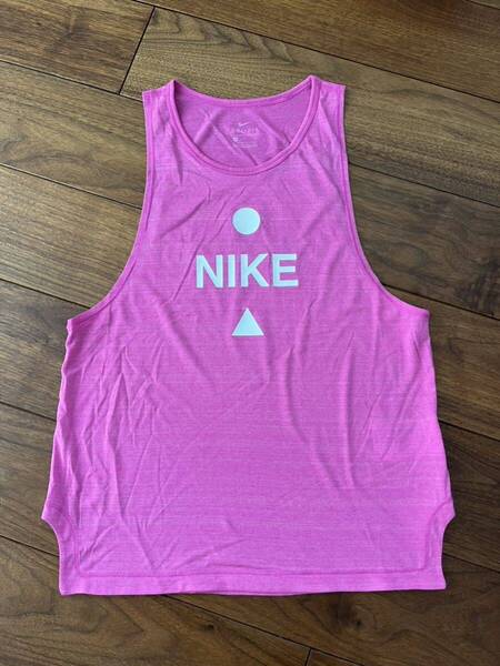 美品○NIKE ナイキ○レディース プルオーバー タンクトップ ノースリーブ トップス ジム ヨガ ピラティス トレーニング ウェア