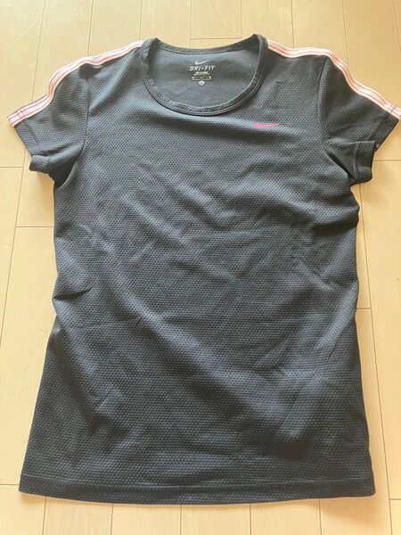 NIKE DRI-FIT 半袖黒Tシャツ