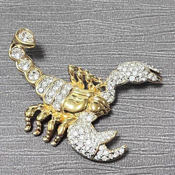 SWAROVSKI サソリのブローチ