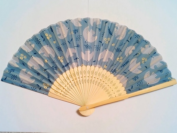 ★送料無料♪★最後の1点!早い者勝ち!【★高級感あり!★ 北欧 飛鳥 扇子 21㎝ 布タイプ 天然竹使用】洋柄 夏 うちわ フィンランド