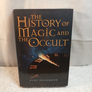 History of Magic and the Occult 洋書