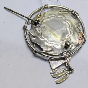 新品USAインディアンジュエリースターリングシルバーax and shield斧盾ブローチペンダントトップドリームキャッチャー ピンテージフェザー