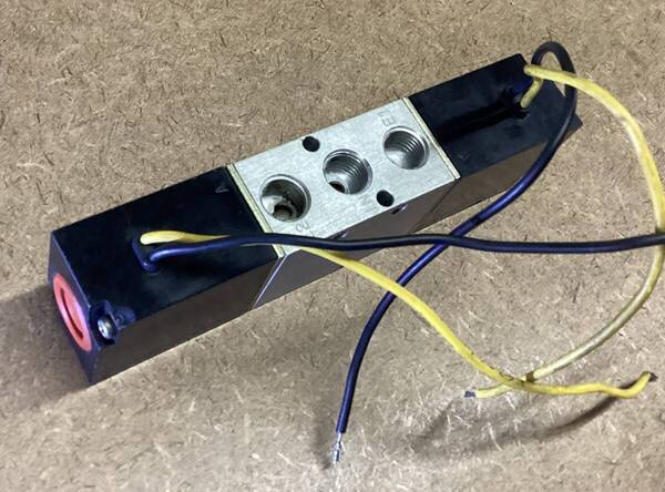 ◆◆ コガネイ 電磁弁200-4E2 AC100V ダブルソレノイドバルブ USED品 ◆◆