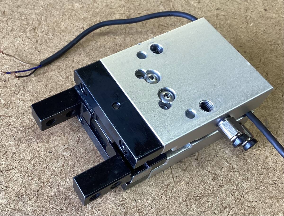 ◆◆ KONSEI 小型クロスローラ平行ハンド　BHA-05AS　中古品　近藤製