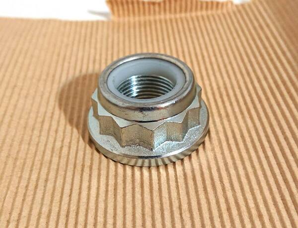 ハブセンターロックナット 2個セット*VW Golf3/4/Newbeetle/Bora/Passat(B3/B4)/UP! / Audi A3(8L)/TT(8N)【社外新品】