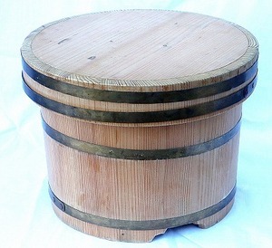 旧家蔵出し おひつ 蓋付・木製 おだいびつ・御台櫃 中古品
