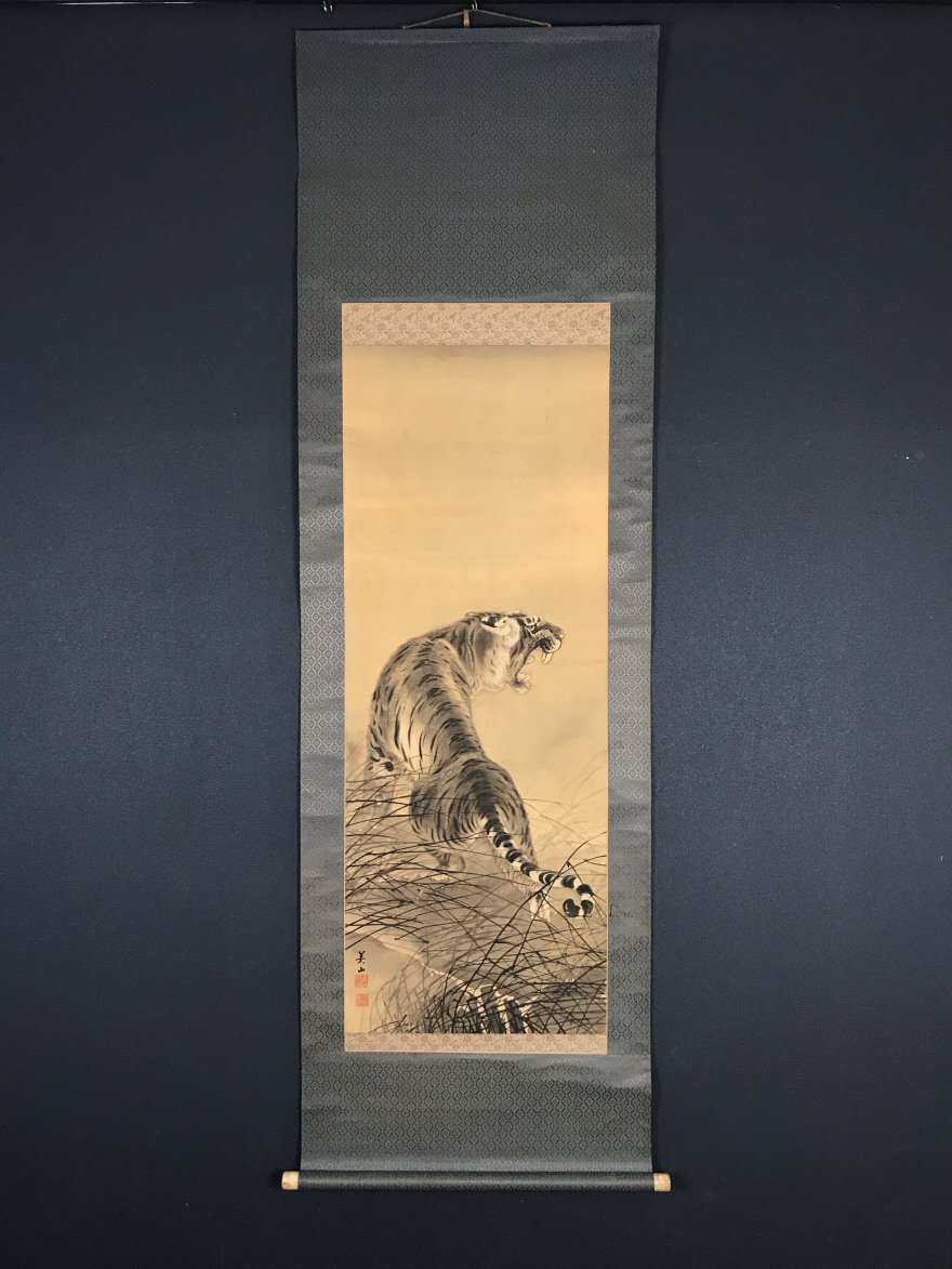 津村洞養(狩野派)掛軸 虎 津村洞養(狩野派)掛軸虎(u5b89u3044u639bu3051u8ef8