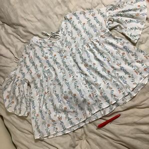 七分袖ブラウス チュニック B79-87身長154-162 M 肩幅54身幅56着丈64袖28cm ポリエステル100% 500円超10%オマケ 白に花柄 中国製