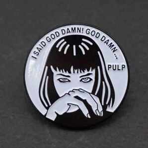 《PIN美女凝視US白黒ISGU》激渋■Black x white ■新品『Pulp Fiction/パルプフィクション』ミア ピンバッジ バッチ■アメリカ 映画 MUSIC