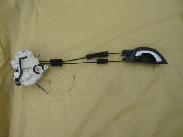 フィットシャトル GP2 右リアドアロックソレノイド