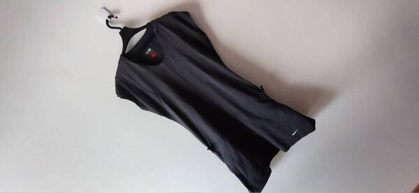 送料無料! ★NIKE FIT DRI-FIT ナイキ M ジョギング トレーニング yoga フィットネス 女性 レディース
