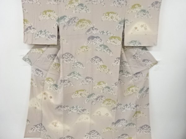 ys7139377; 宗sou 未使用品 縮緬地遠山に桜模様刺繍訪問着【着】