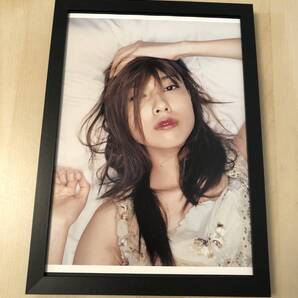 kj ★額装品★ 戸田恵梨香 グラビア セクシー 貴重写真 A4サイズ額入り ポスター風デザイン 女優 モデル グラビア