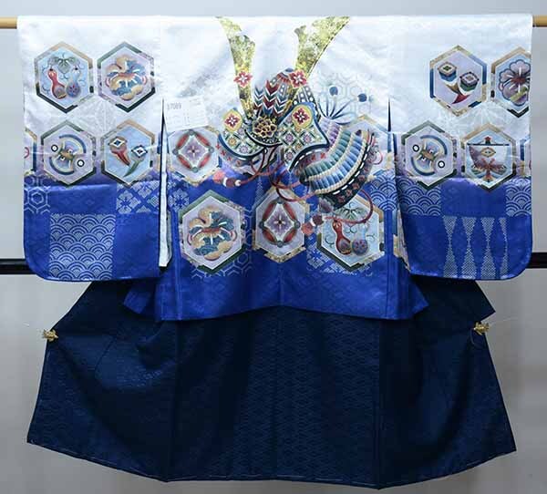 七五三 五歳 男児 羽織・着物・襦袢3点セット 豪華絢爛 金刺繍 綸子地 白×青 兜 祝着 新品(株)安田屋 NO37089-2
