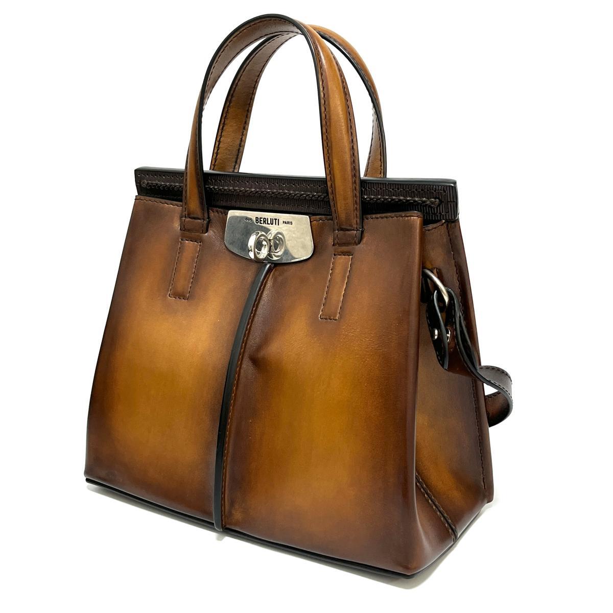 【 BERLUTI】ベルルッティ ルティ25 レザー メッセンジャー 2way ハンドバッグ ショルダーバッグ ブラウン 18398 【 BERLUTI】ベルルッティ ルティ25 レザー メッセンジャー 2way ハンドバッグ ショルダーバッグ ブラウン 18398
