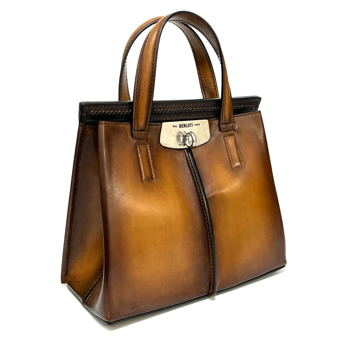 【 BERLUTI】ベルルッティ ルティ25 レザー メッセンジャー 2way ハンドバッグ ショルダーバッグ ブラウン 18398 【 BERLUTI】ベルルッティ ルティ25 レザー メッセンジャー 2way ハンドバッグ ショルダーバッグ ブラウン 18398