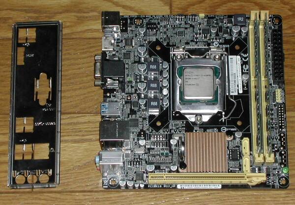 CPU、メモリ付き ASUS P30AD用マザボ H81I-PLUS