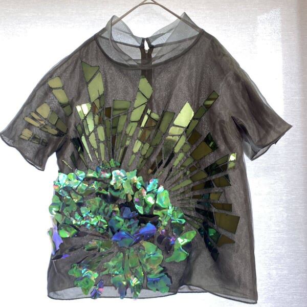 Maison Margiela メタリック グリーン イタリア製 トップス グリーン シルクブレンド ブロークン グラス モックカラー デザイナー