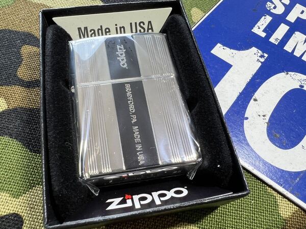 ●新品未開封●シンプルに使い倒せる♪シルバーベースにブラックライン (黒銀) ラグジュアリー ジッポーライター mercismith2zippo TLNI-BK