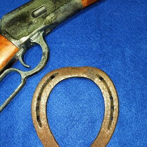 カウボーイ魂!蹄鉄 西部を征服した男たちが愛した家畜たち 西部劇を模したディスプレイ撮影用に!