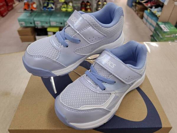 新品即決21.5cm★asicsアシックス LAZERBEAMレーザービーム 1154A185 ジュニア ランニング☆運動靴 ゴム紐ベロクロ 子供靴!NEWカラー♪