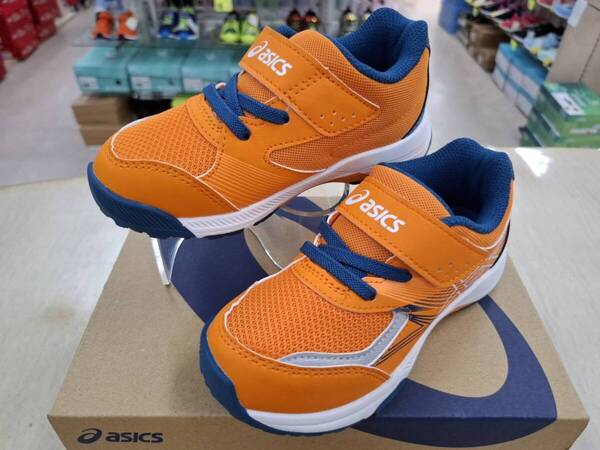 新品即決21.5cm★asicsアシックス LAZERBEAMレーザービーム 1154A185 ジュニア ランニング☆運動靴 ゴム紐ベロクロ 子供靴!NEWカラー♪