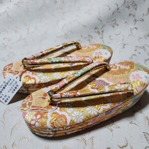 #8-632 "Семь, пять, три" Новый год праздник женщина . zori 19.5cm