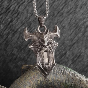 入荷!【知勇タイプの英雄】フィンの盾 魔眼のバロール 猛毒の盾 ネックレス