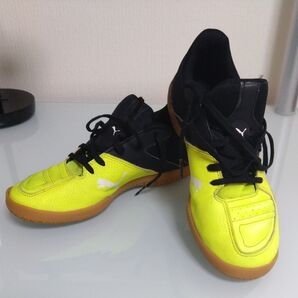 プーマ フットサルシューズ