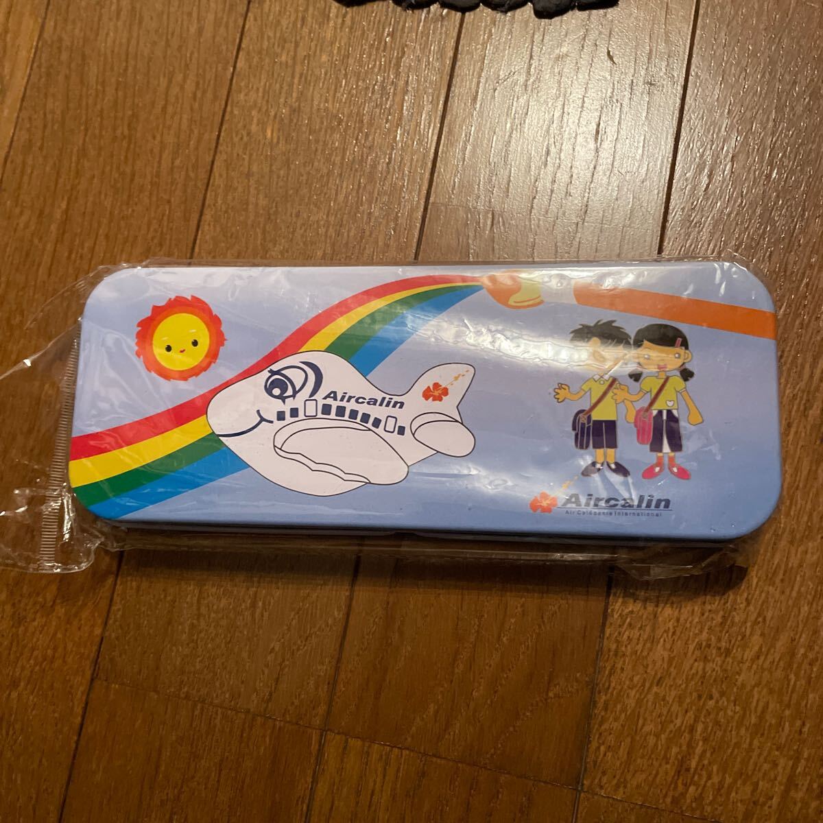 缶ペンケース ニューカレドニア　エアカラン航空