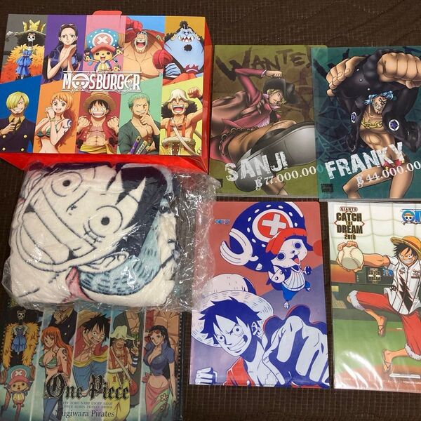 ワンピース ①ふわふわブランケット ワンピース箱に入れて送ります。②クリアファイル5枚 新品1枚 中古品4枚