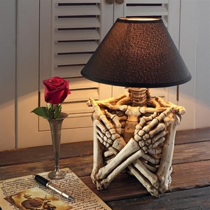 骸骨・スケルトンのゴシック風テーブルランプ　インテリア置物洋風オブジホームデコ彫刻スカルオカルトホラー雑貨飾り装飾家具ライト照明