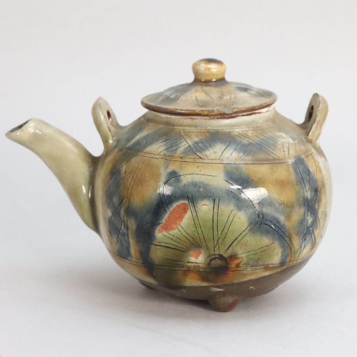 時代古作品❗沖縄の焼物 古琉球 壺屋焼 やちむん 陽刻浮彫色絵 時代古作品❗沖縄の焼物 古琉球 壺屋焼 やちむん 陽刻浮彫色絵