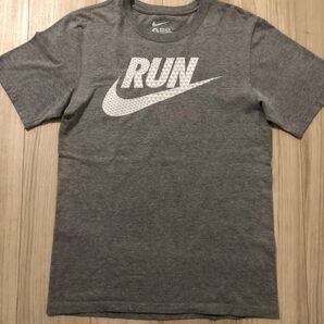 NIKE RUN ナイキラン メンズ 半袖Tシャツ グレー