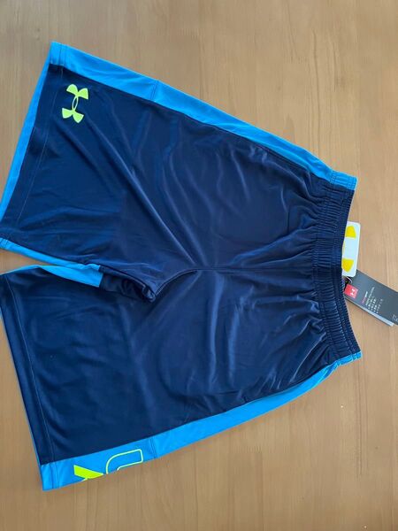 新品未使用 アンダーアーマーハーフパンツ YLG