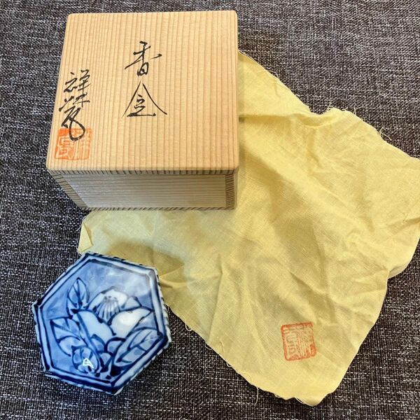 琥山窯 小野祥瓷 染付椿香合 共箱布 茶道具 茶器 奈良 蔵出し 骨董 有田焼