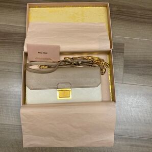 MIUMIU チェーン付きウォレット