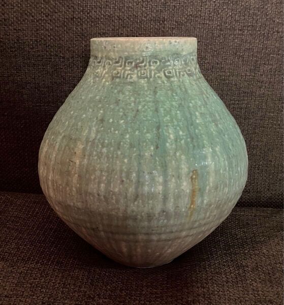 くすみグリーンの美しい壺 花器 花瓶 陶器