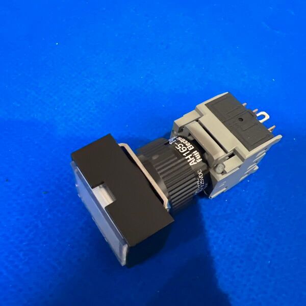 【未使用品】富士電機製照光式押しボタンスイッチAH165-TGLW22E3 1個