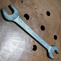 トヨタ自動車 純正車載工具 コンビネーションレンチ combination wrench サイズ表記14-17mm. 全長184.1mm. 裏面にはJapan 日本製 スープラ_画像5