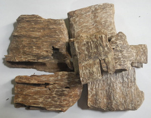  Vietnam production . tree .. genuine article superior article! 23g tree one-side chip ..agarwood fire .... is good fragrance . does! fragrance 