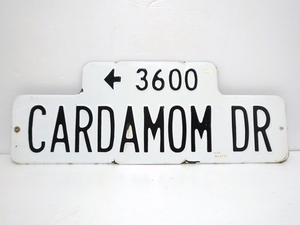 アメリカ 実物 ビンテージ 道路標識 ストリートサイン 「CARDAMOM DR ←3600」 ホーロー製 エナメル 看板 ディスプレイ インテリア