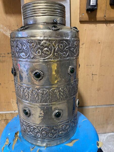真鍮製壺、祖父の遺品から出てきましたお金が入用で泣く泣く出品です宜しくお願いします