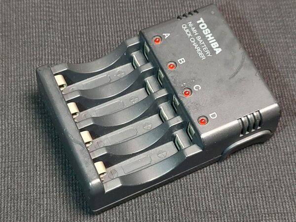 TOSHIBA ニッケル水素電池用 充電器 THC-34AH