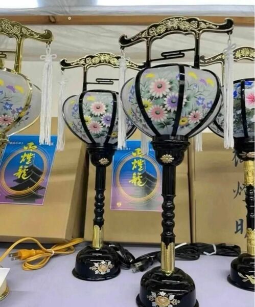 最安値!新品未開封 回転一本足 黒 初盆 インテリア提灯 箱あり 霊前灯 灯明 2号 盆提灯 霊前灯 灯籠 ぼんぼり 霊前灯