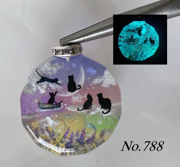展示用/レジン/虹色の空と子猫達 ラベンダー シャボン玉 蓄光 オルゴナイトネックレス